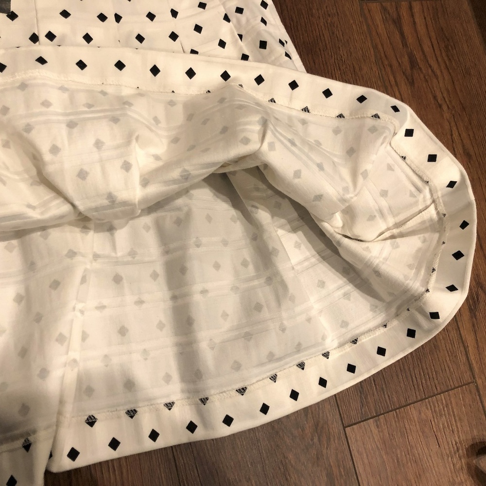 SOLD Banana Republic White and Black Diamond Skirt - Picture 7 of 8